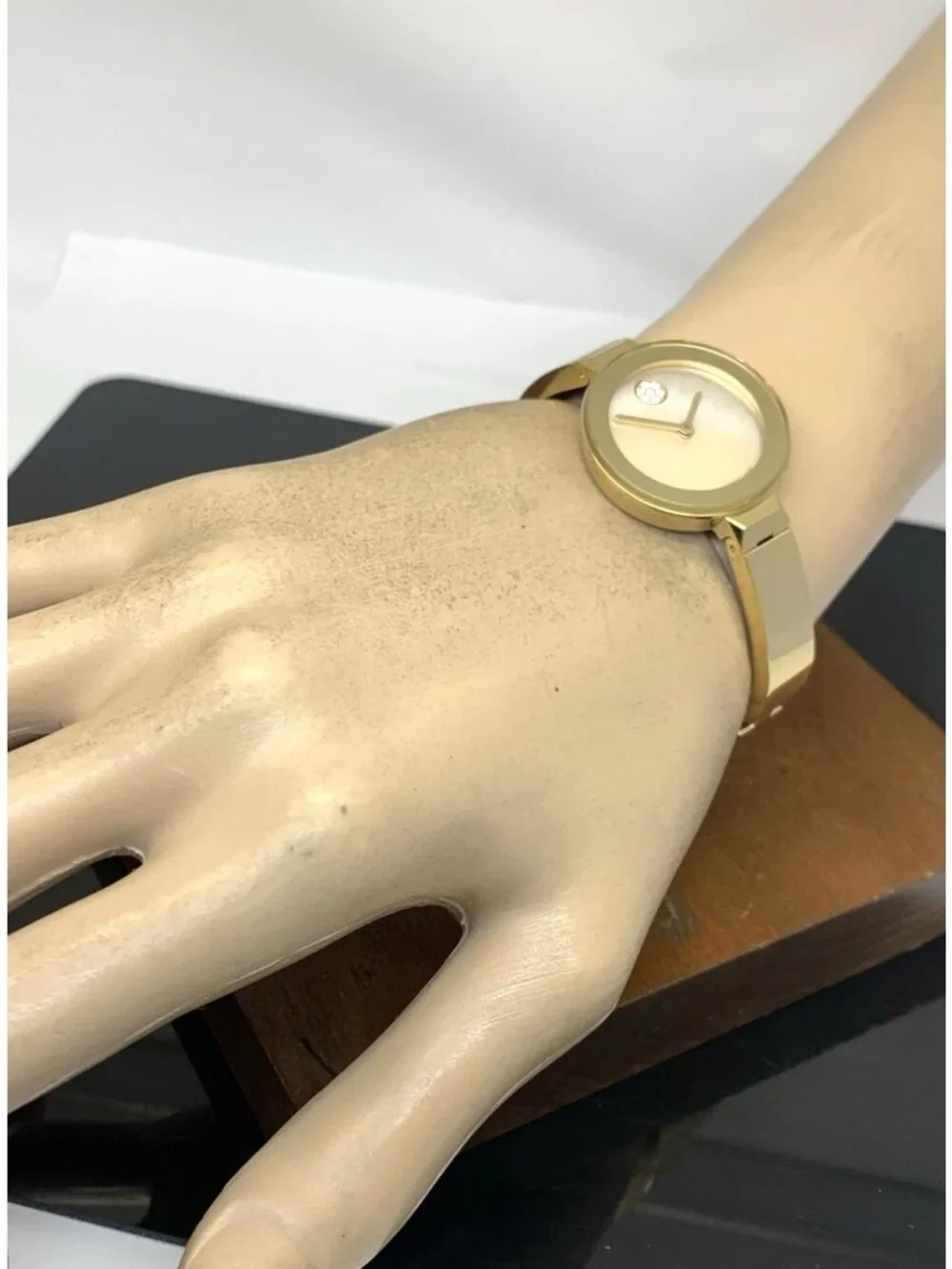 Movado Women's Watch 3600627 Bold Mother of Pearl Dial Swiss Quartz Steel 28mm